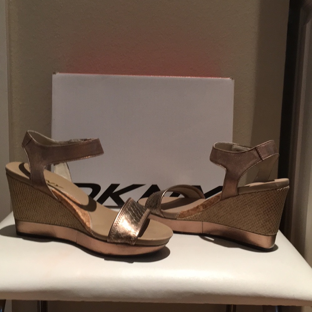 Shoe